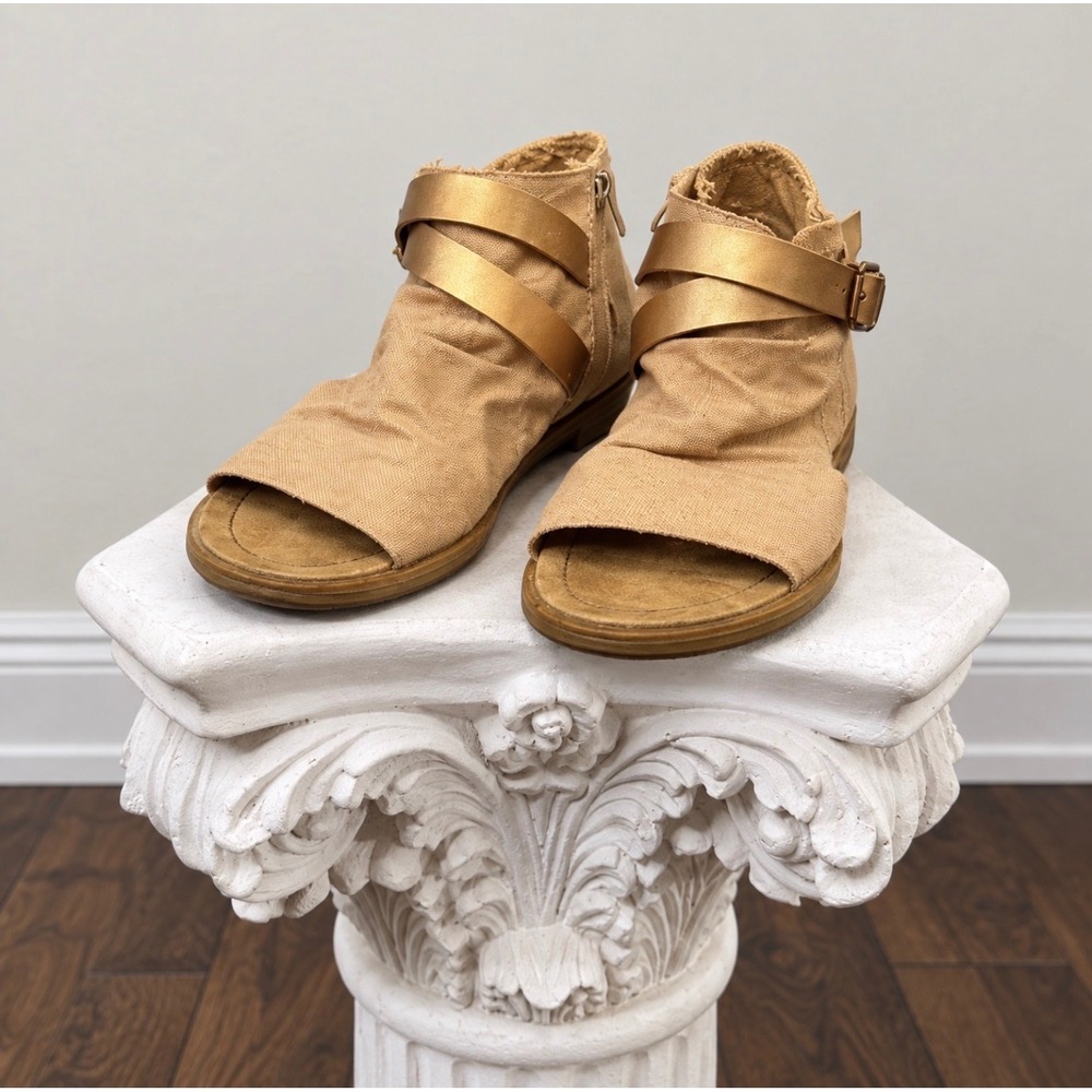 Blowfish Malibu Tan Canvas Ankle Strap Sandals Gold Metallic Accents Size 8.5